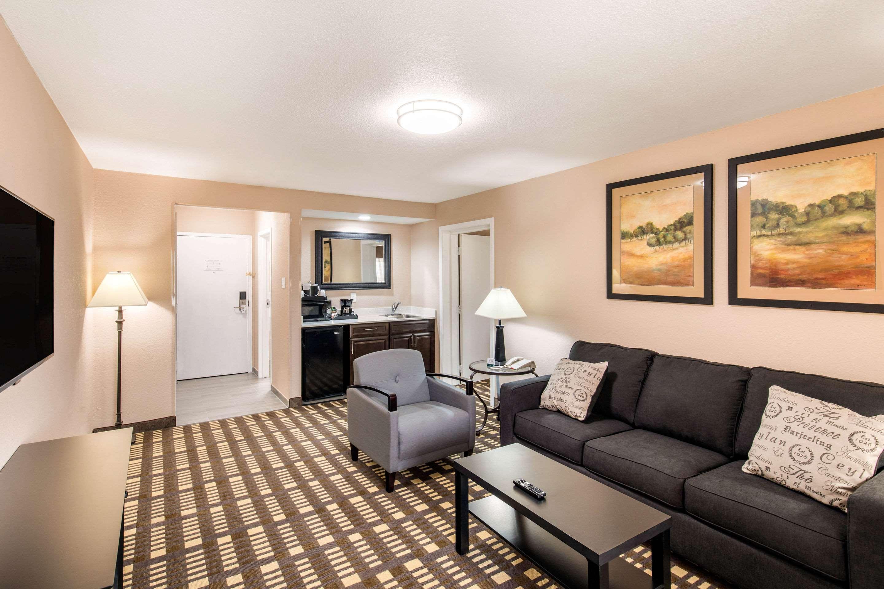 Quality Inn & Suites Plano East - Richardson מראה חיצוני תמונה
